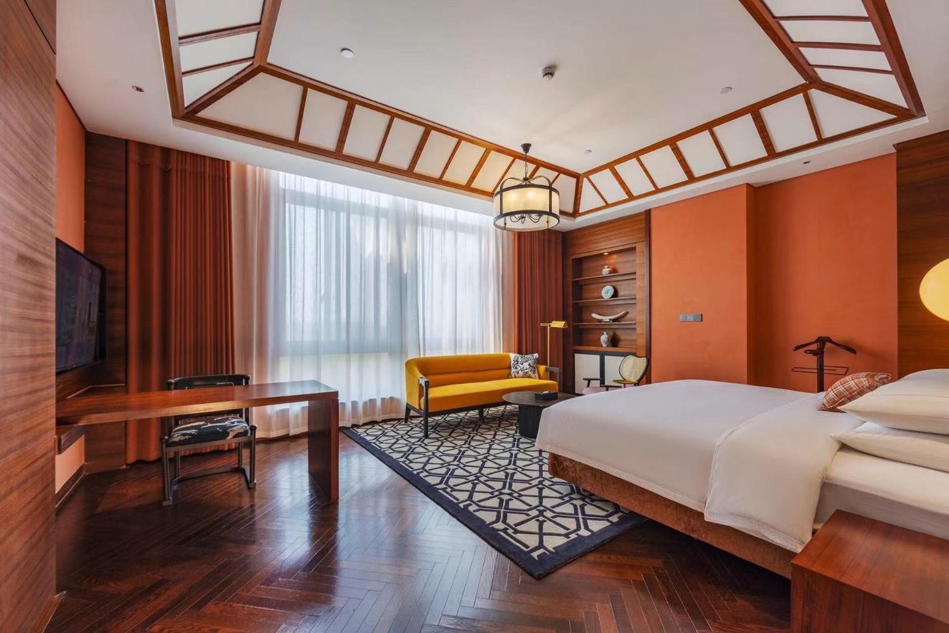 Fondney Necc Hongqiao Airport T2 Hotel 5*