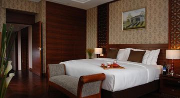 Fondney Necc Hongqiao Airport T2 Hotel 5*