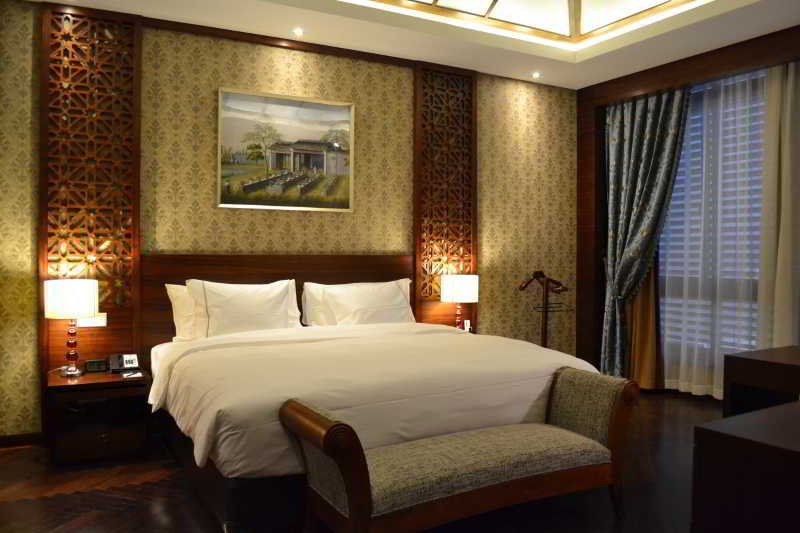 Fondney Necc Hongqiao Airport T2 Hotel